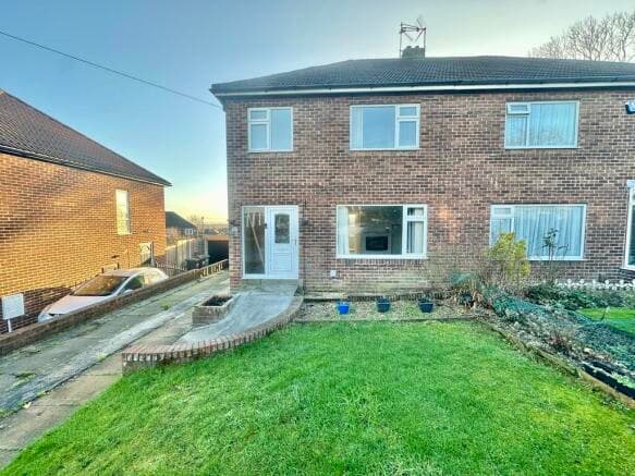 3 bed Semi-Detached to rent in pudsey