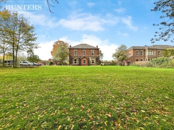 5 bed Detached for sale in barnsley