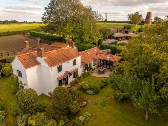 4 bed Detached for sale in pontefract