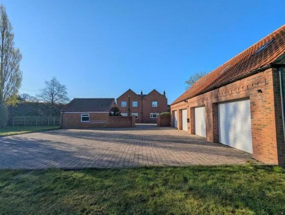 5 bed Detached for sale in beverley