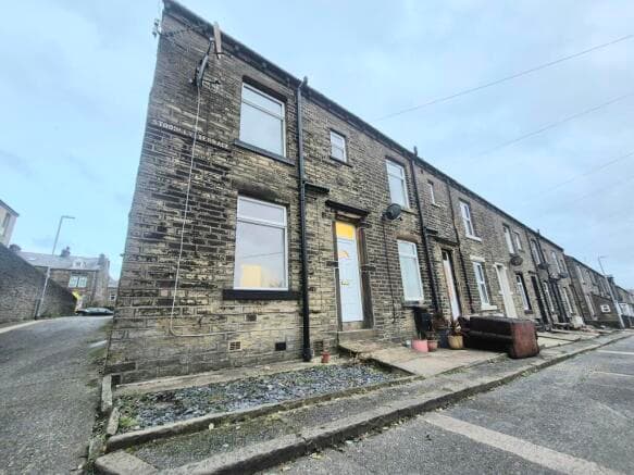 3 bed End of Terrace to rent in halifax