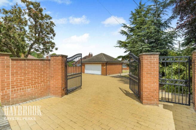 5 bed Detached for sale in rotherham