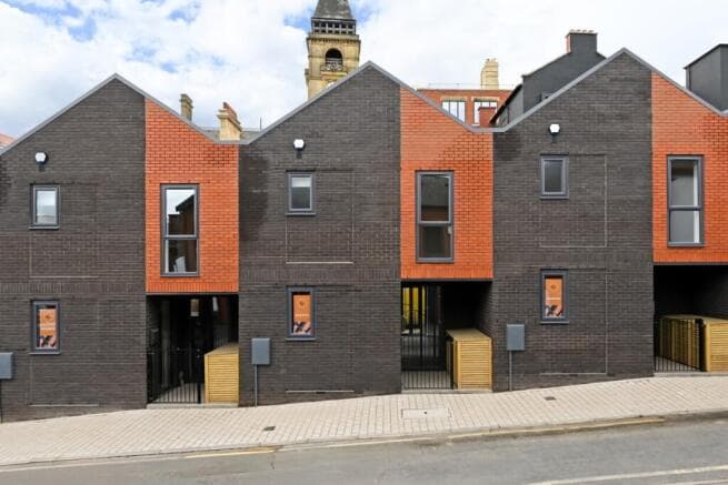 3 bed Terraced to rent in wakefield