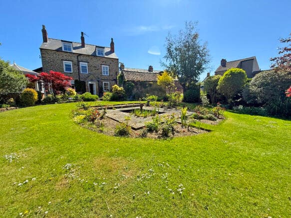 7 bed Detached for sale in scarborough