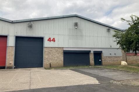 Warehouse to rent in wakefield