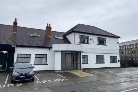 Office to rent in batley
