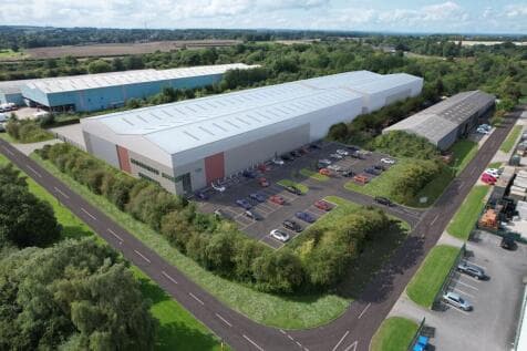 Warehouse to rent in leeds