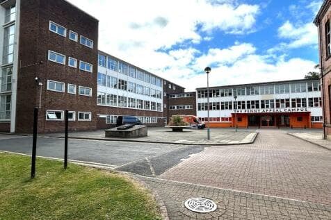 Office to rent in wakefield