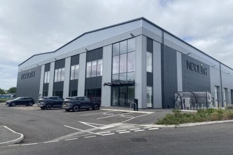 Warehouse to rent in batley