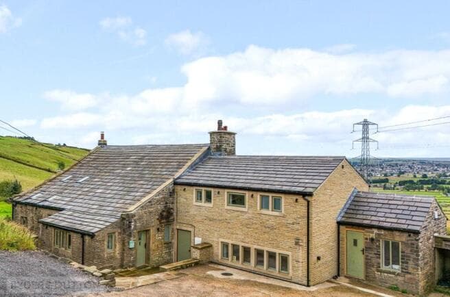 5 bed Detached for sale in bradford