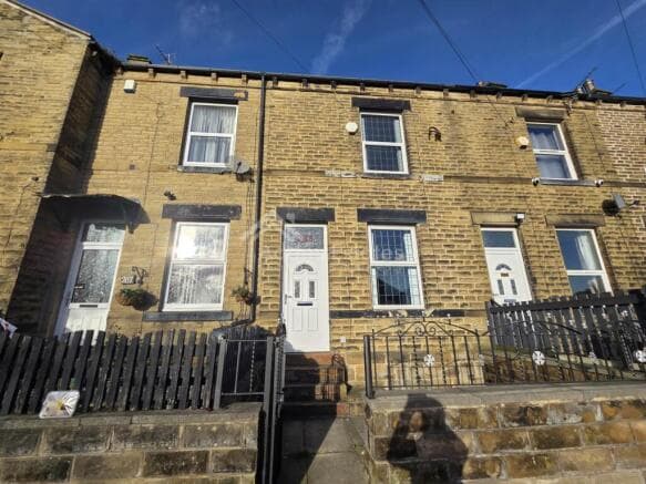 2 bed Terraced to rent in batley