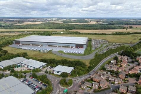Distribution Warehouse to rent in leeds