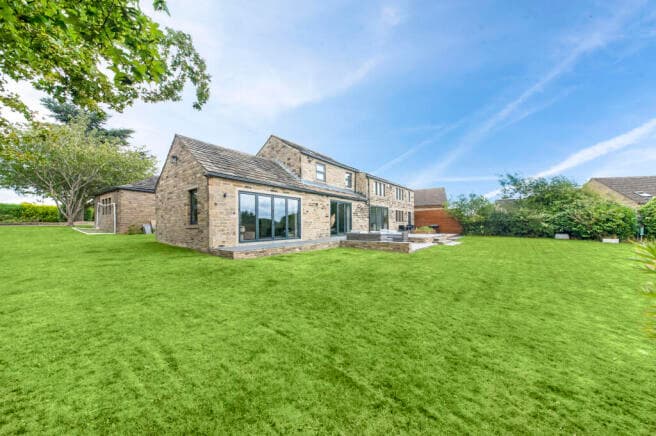 5 bed Detached for sale in huddersfield