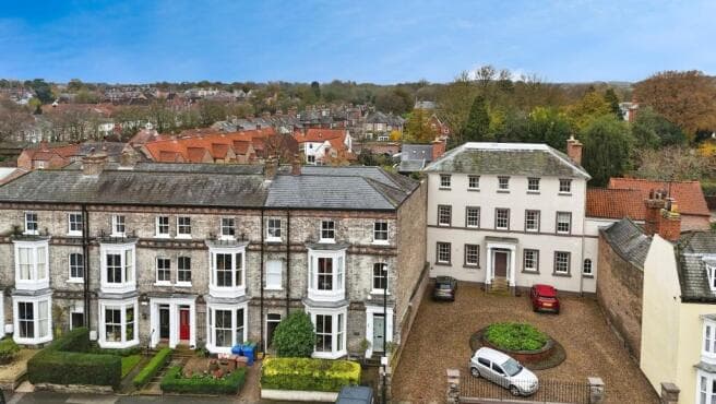 6 bed End of Terrace for sale in beverley