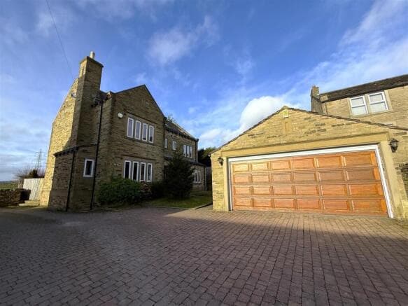 5 bed Detached to rent in halifax