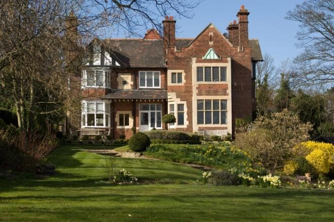 7 bed Detached for sale in hull