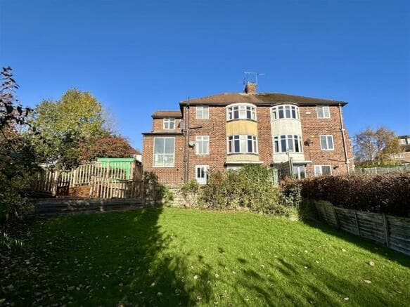 5 bed Semi-Detached to rent in sheffield