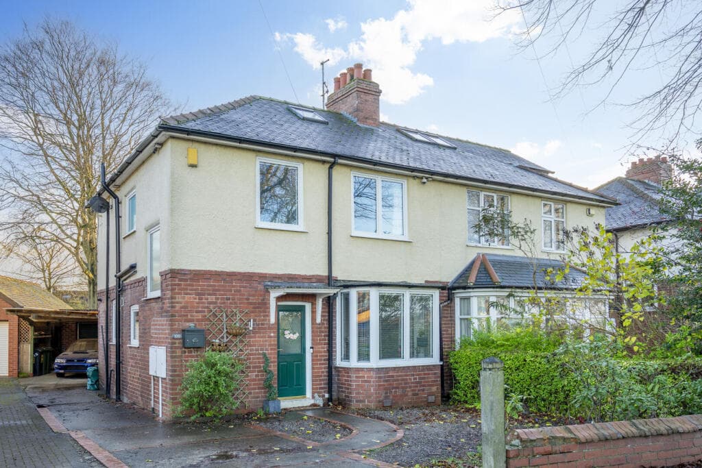 3 Bedroom Semi-Detached House For Sale In Wetherby Road, York, Yo26 in york