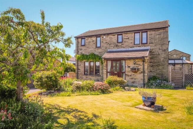 4 bed Detached for sale in brighouse
