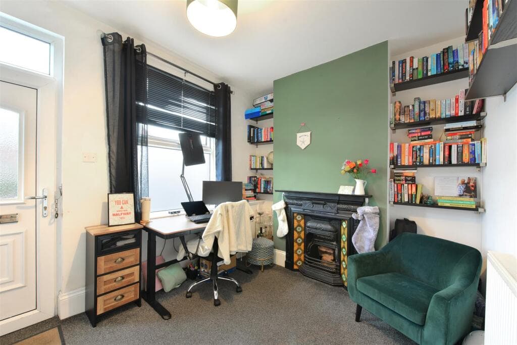 2 Bedroom Terraced House For Rent In Faber Street, York, Yo31 in york