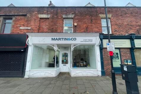 Retail Property (high street) to rent in pontefract