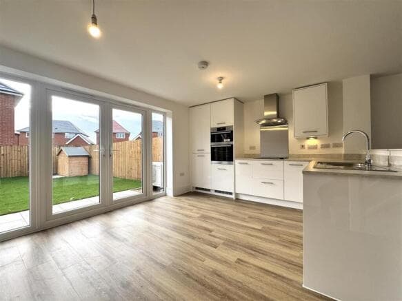 3 bed Semi-Detached to rent in huddersfield