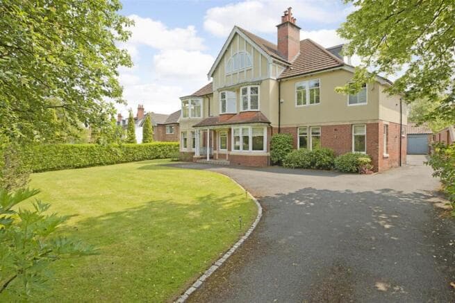 6 bed Detached for sale in harrogate