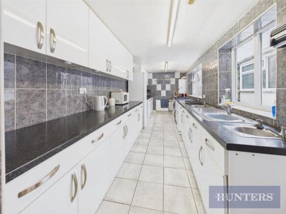 6 bed Terraced to rent in scarborough