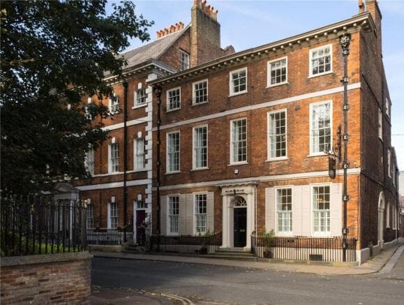 7 bed End of Terrace for sale in york