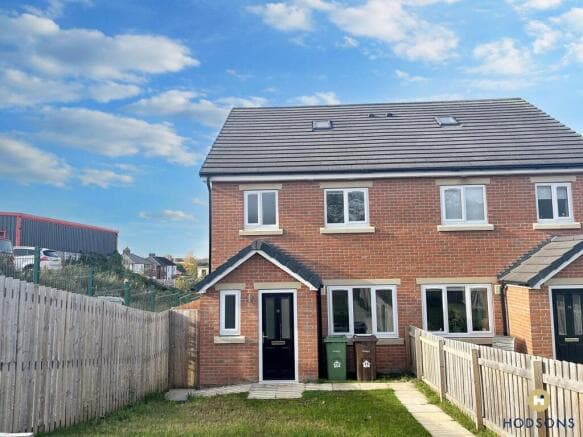 4 bed Semi-Detached to rent in castleford