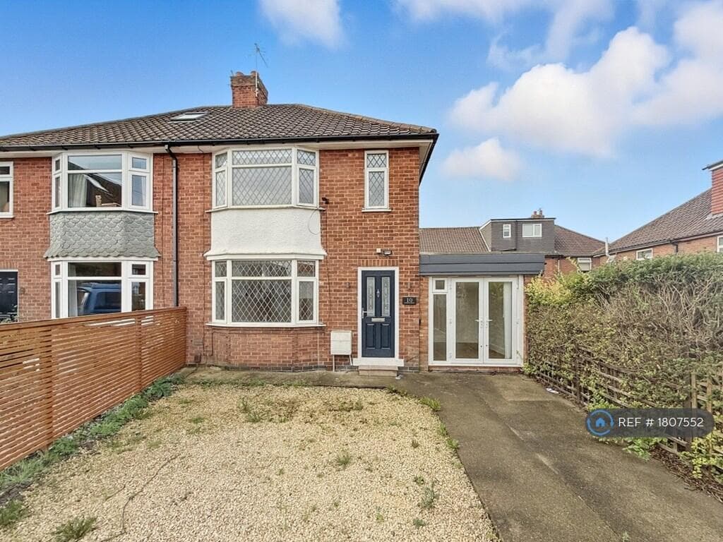 4 Bedroom Semi-Detached House For Rent In Anderson Grove, York, Yo24 in york