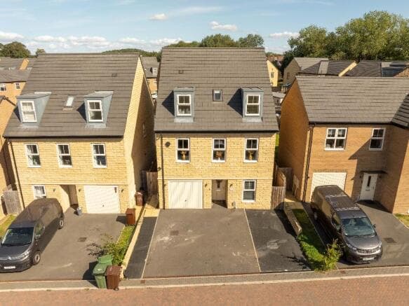 5 bed Detached to rent in castleford