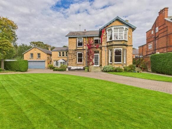 5 bed Detached for sale in bridlington