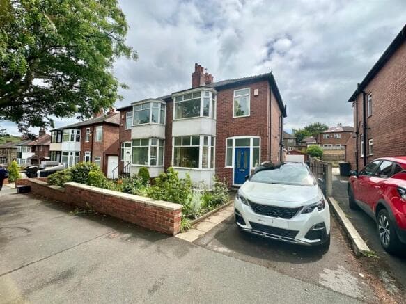 3 bed Semi-Detached to rent in halifax