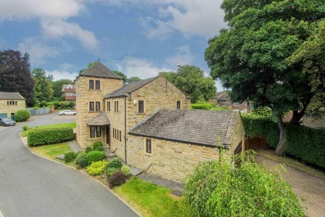 5 bed Detached for sale in wakefield
