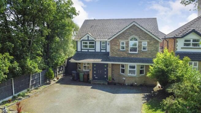 5 bed Detached for sale in pudsey
