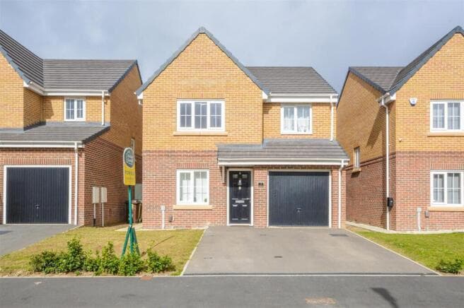 4 bed Detached to rent in wakefield