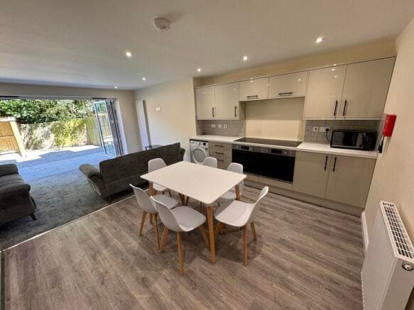 6 bed Semi-Detached to rent in york