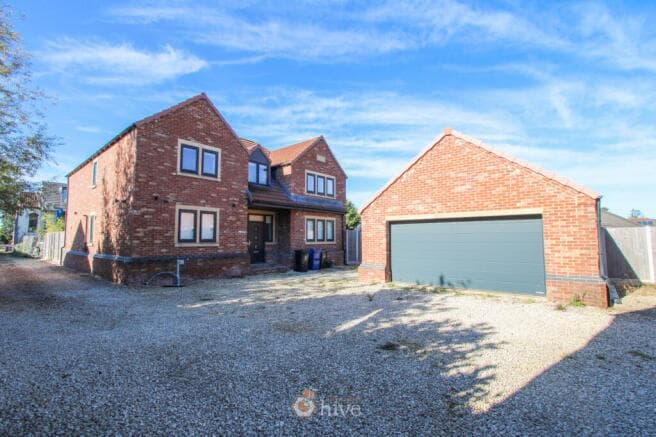 4 bed Detached for sale in doncaster