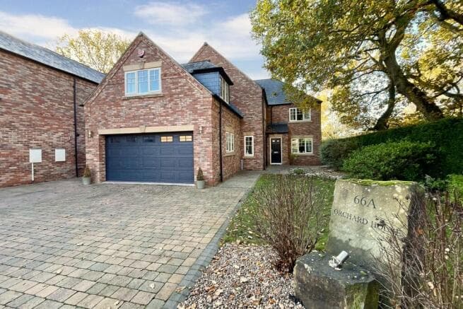 4 bed Detached for sale in doncaster