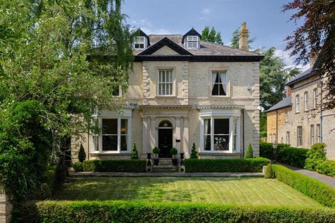 7 bed House for sale in york