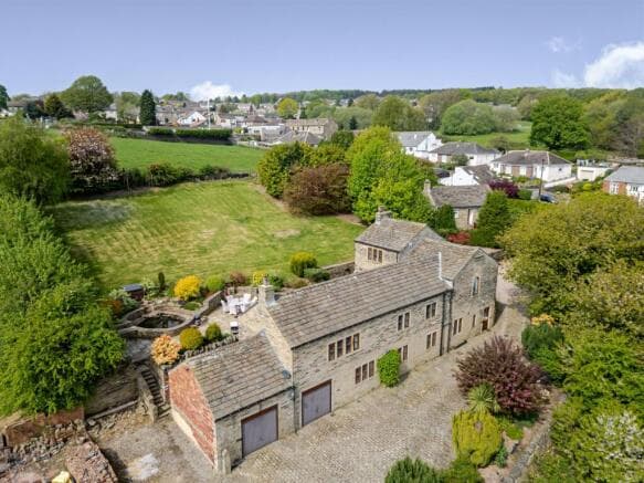 5 bed Detached for sale in huddersfield