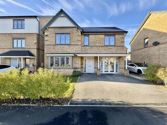 4 bed Detached to rent in huddersfield