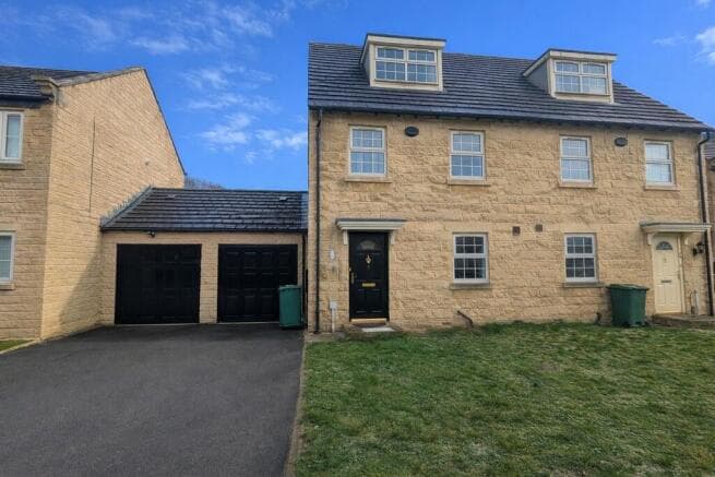 3 bed Semi-Detached to rent in huddersfield