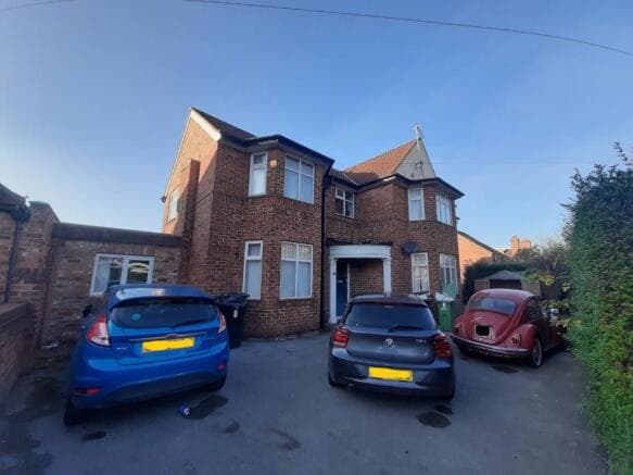 9 bed Semi-Detached to rent in york
