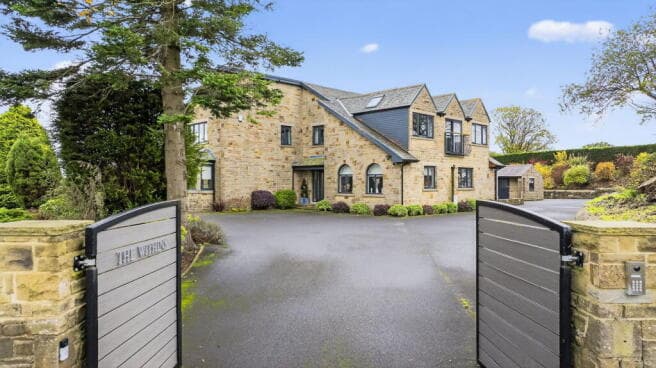 4 bed Detached for sale in halifax