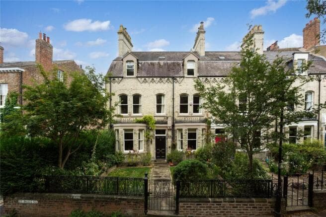 6 bed End of Terrace for sale in york