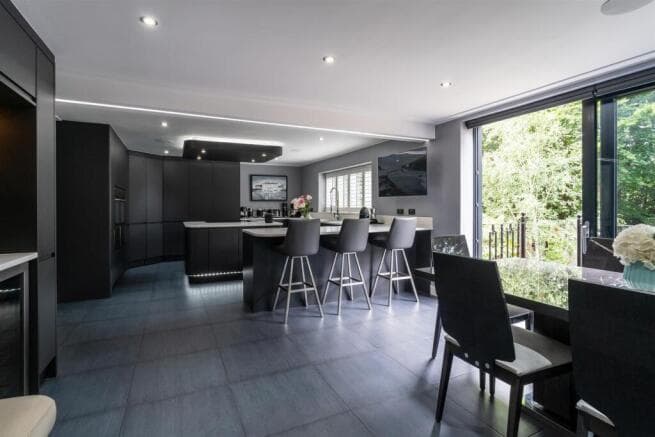 5 bed Detached for sale in rotherham