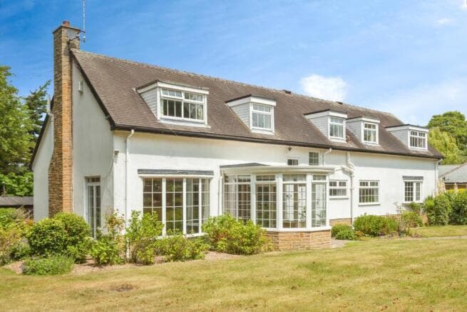 4 bed Detached for sale in wakefield