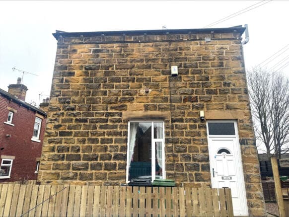2 bed End of Terrace to rent in batley